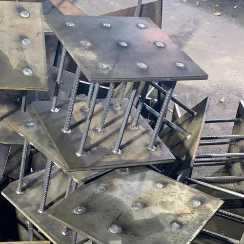 在确定开封预埋件位置时，需要考虑以下几点