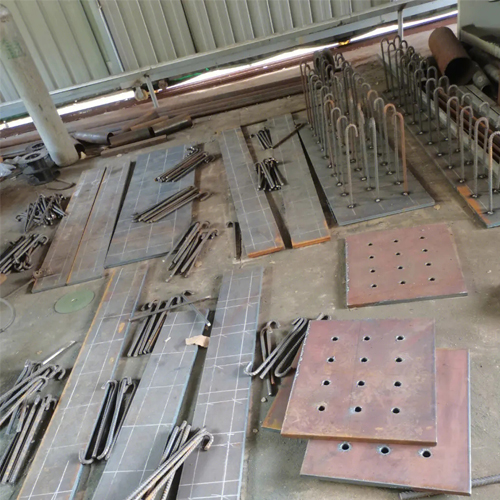 有哪些其他因素会影响开封预埋件位置的确定？